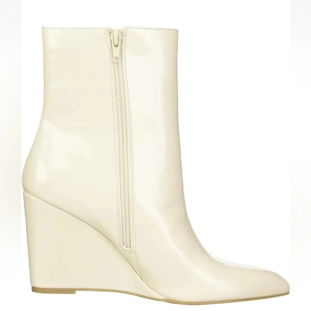 NWOT Dolce Vita Pascal ivory wedge heeled booties Size 7.5